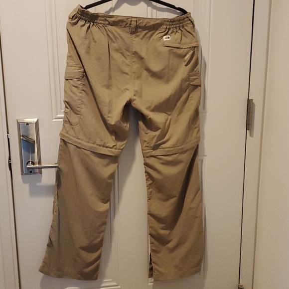Womens Northface convertible pants - Picture 2 of 4